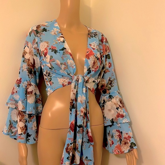 Latiste cropped from tie blouse soft feminine ruffles on the sleeves NWOT - Picture 2 of 4